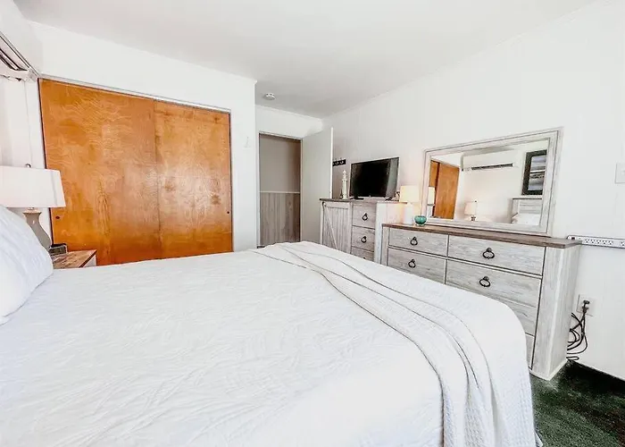 Ocean Front * Boardwalk * Private Balcony Holiday home *