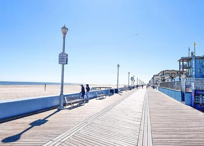 Holiday home Ocean Front * Boardwalk * Private Balcony *