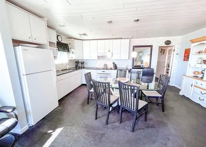Holiday home Ocean Front * Boardwalk * Private Balcony