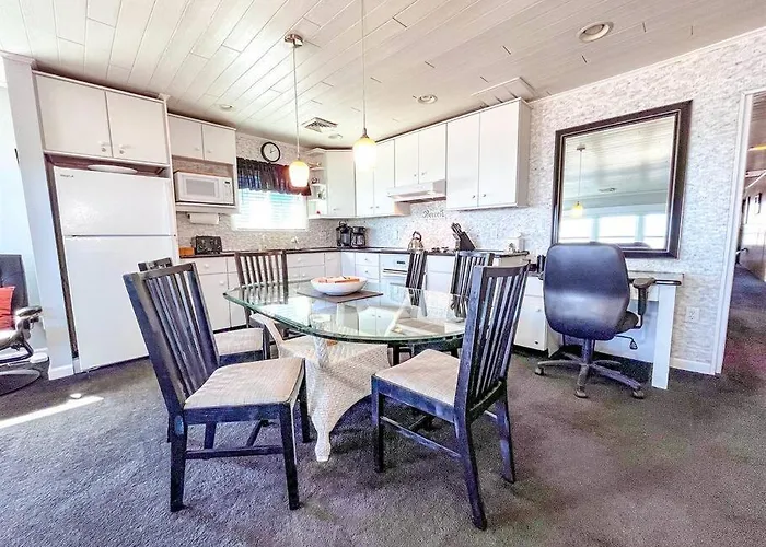 Ocean Front * Boardwalk * Private Balcony