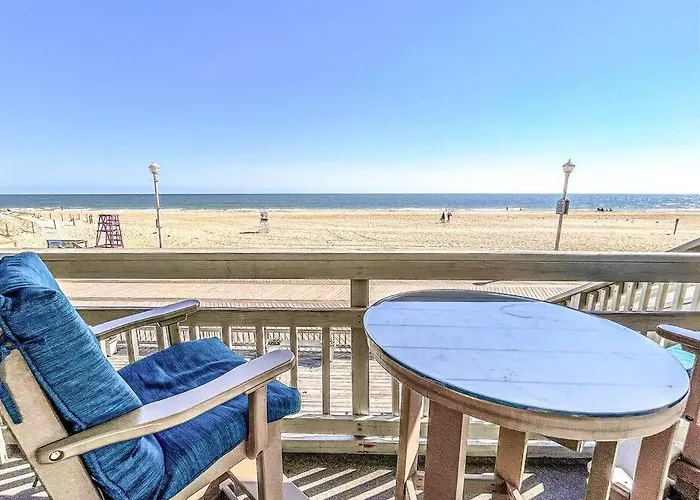 Ocean Front * Boardwalk * Private Balcony Holiday home